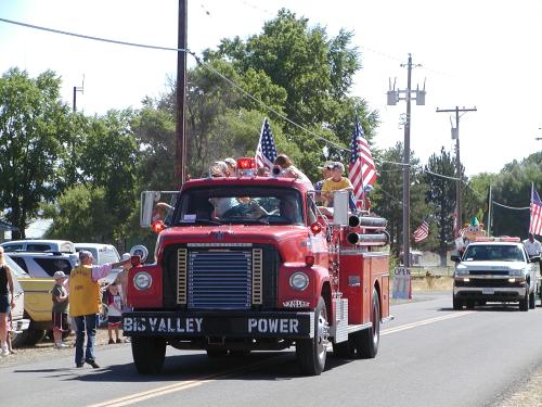 An older but still usable fire truck labeld "Big Valley Power"